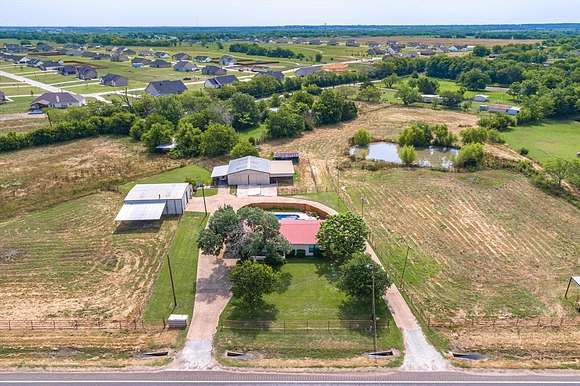 4.7 Acres of Improved Mixed-Use Land for Sale in Oak Ridge, Texas