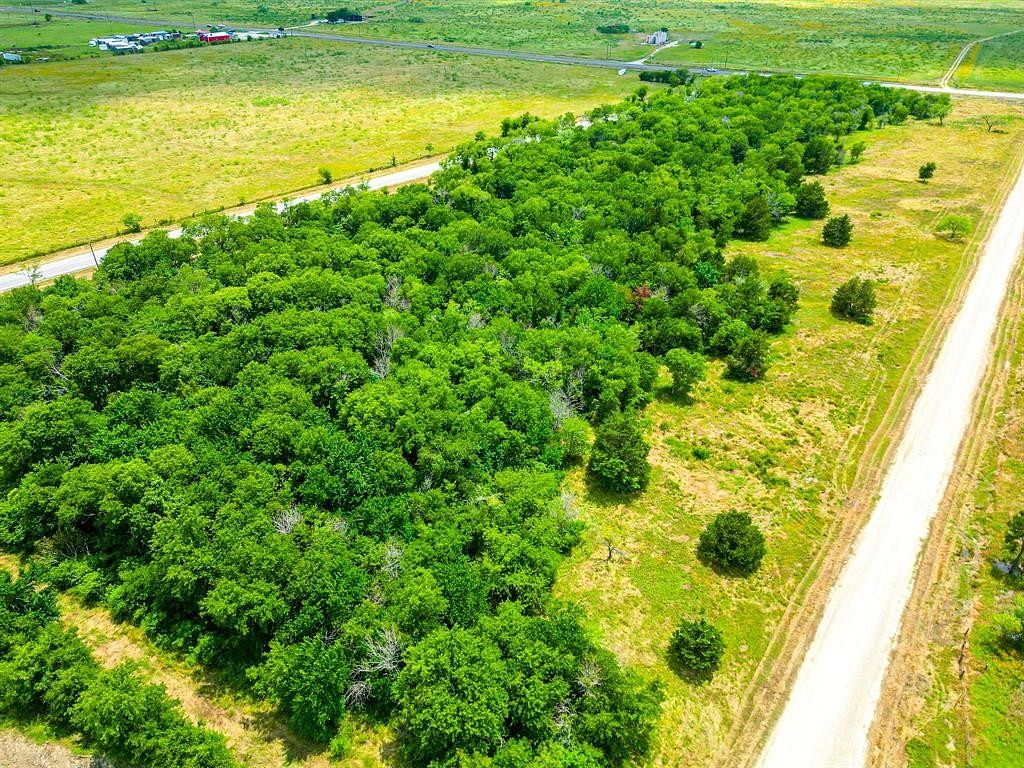 2.7 Acres of Residential Land for Sale in Corsicana, Texas