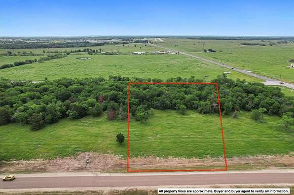 2.5 Acres of Residential Land for Sale in Corsicana, Texas