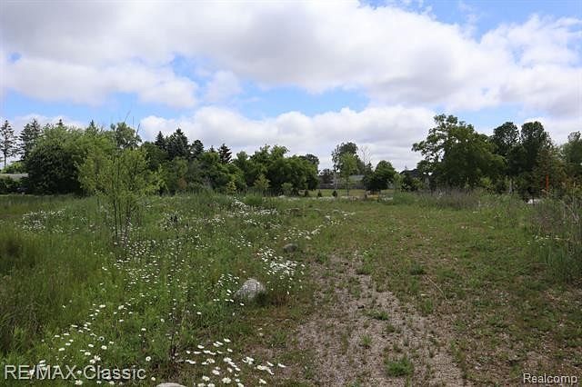 1.1 Acres of Residential Land for Sale in West Bloomfield, Michigan