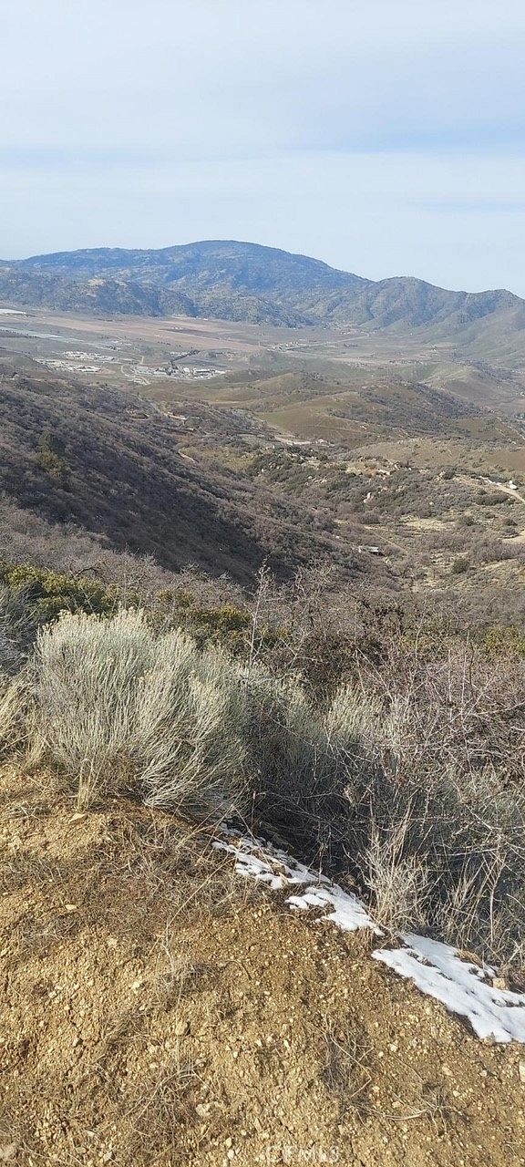 4 Acres of Residential Land for Sale in Tehachapi, California