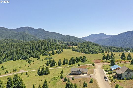 3 Acres of Residential Land for Sale in Oakridge, Oregon