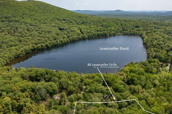 5 Acres of Residential Land for Sale in Searsmont, Maine