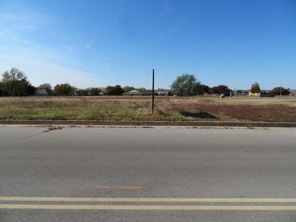 1.5 Acres of Land for Sale in Clinton, Oklahoma