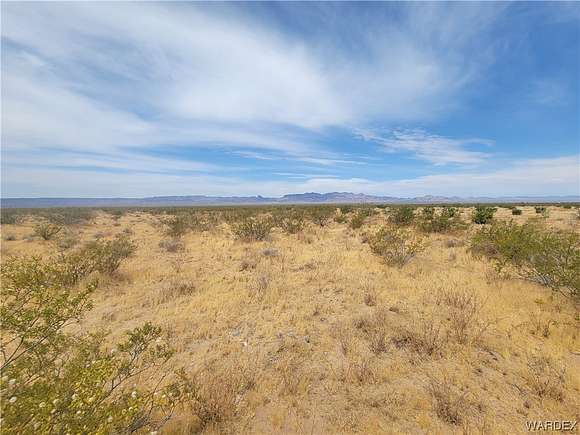 2.35 Acres of Land for Sale in Golden Valley, Arizona