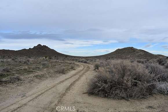 5 Acres of Agricultural Land for Sale in Rosamond, California