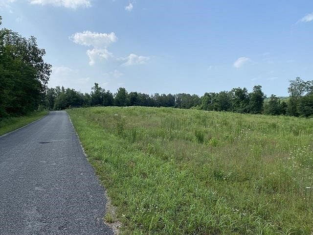 20.98 Acres of Agricultural Land for Sale in Parsons, Tennessee
