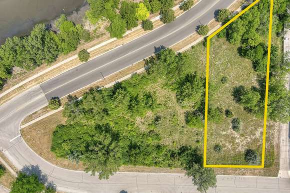 0.87 Acres of Commercial Land for Sale in Streamwood, Illinois