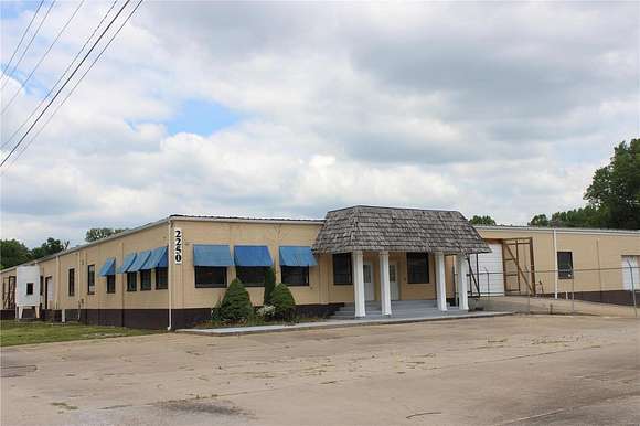 8.32 Acres of Improved Commercial Land for Sale in Hannibal, Missouri