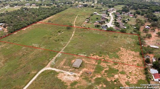 10 Acres of Land for Sale in Elmendorf, Texas