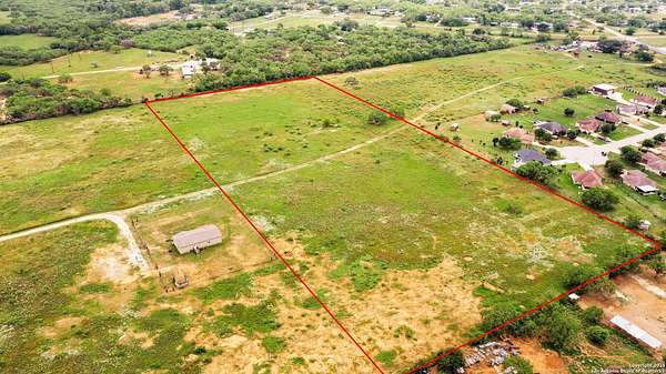 10 Acres of Land for Sale in Elmendorf, Texas