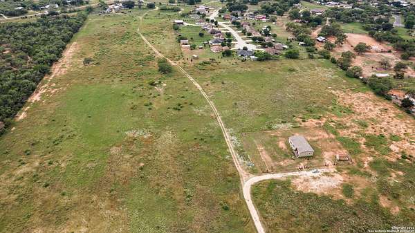 10 Acres of Land for Sale in Elmendorf, Texas
