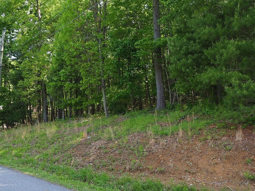 1.1 Acres of Residential Land for Sale in Hillsville, Virginia