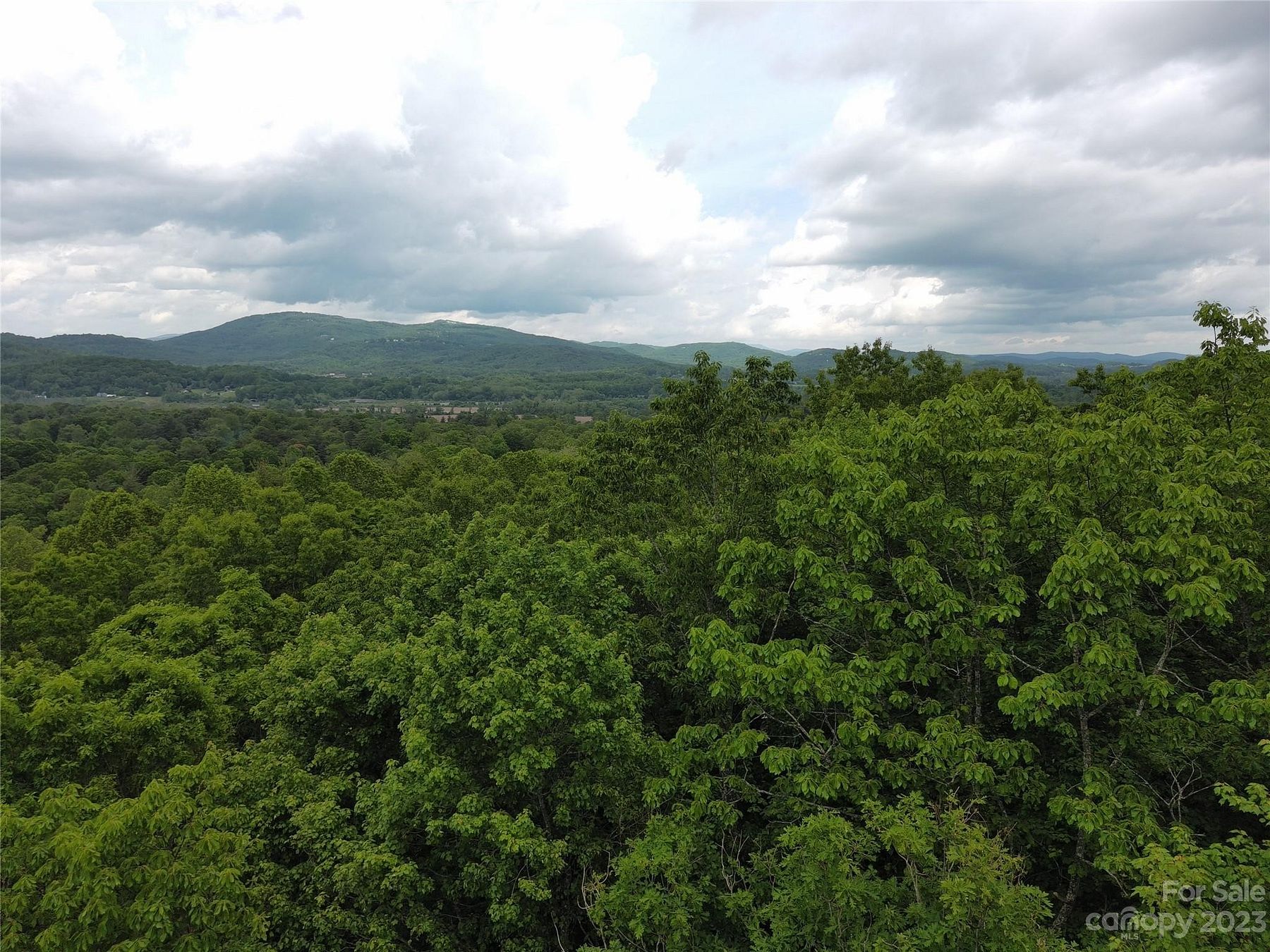 1 Acre of Residential Land for Sale in Hendersonville, North Carolina