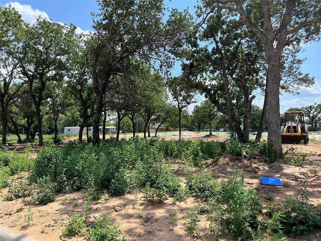 1.1 Acres of Residential Land for Sale in Tolar, Texas