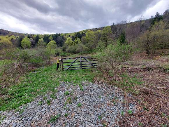 196.05 Acres of Land for Sale in Starlight, Pennsylvania