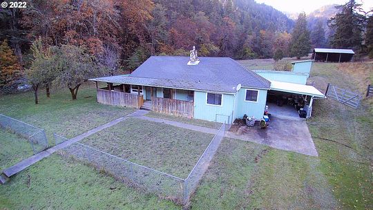165 Acres of Land with Home for Sale in Myrtle Creek, Oregon