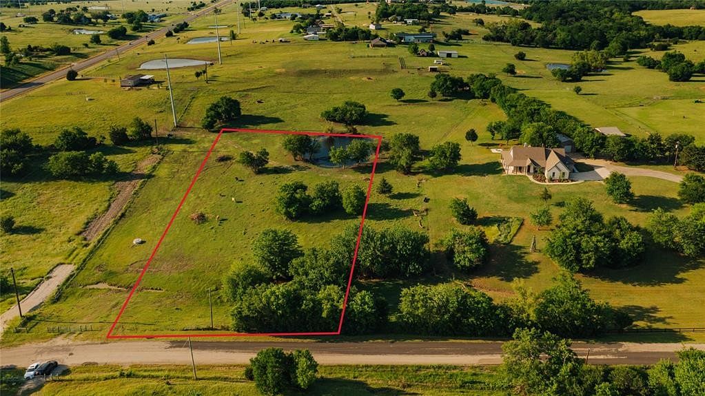 3 Acres of Mixed-Use Land for Sale in Farmersville, Texas