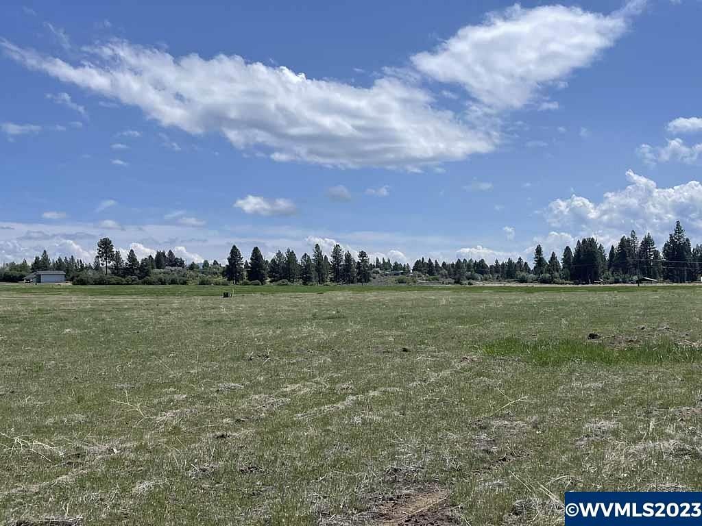 5.1 Acres of Agricultural Land for Sale in Chiloquin, Oregon
