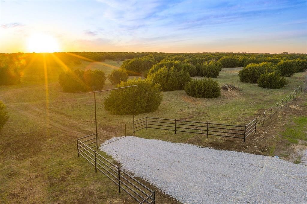 79.1 Acres of Recreational Land for Sale in Jonesboro, Texas