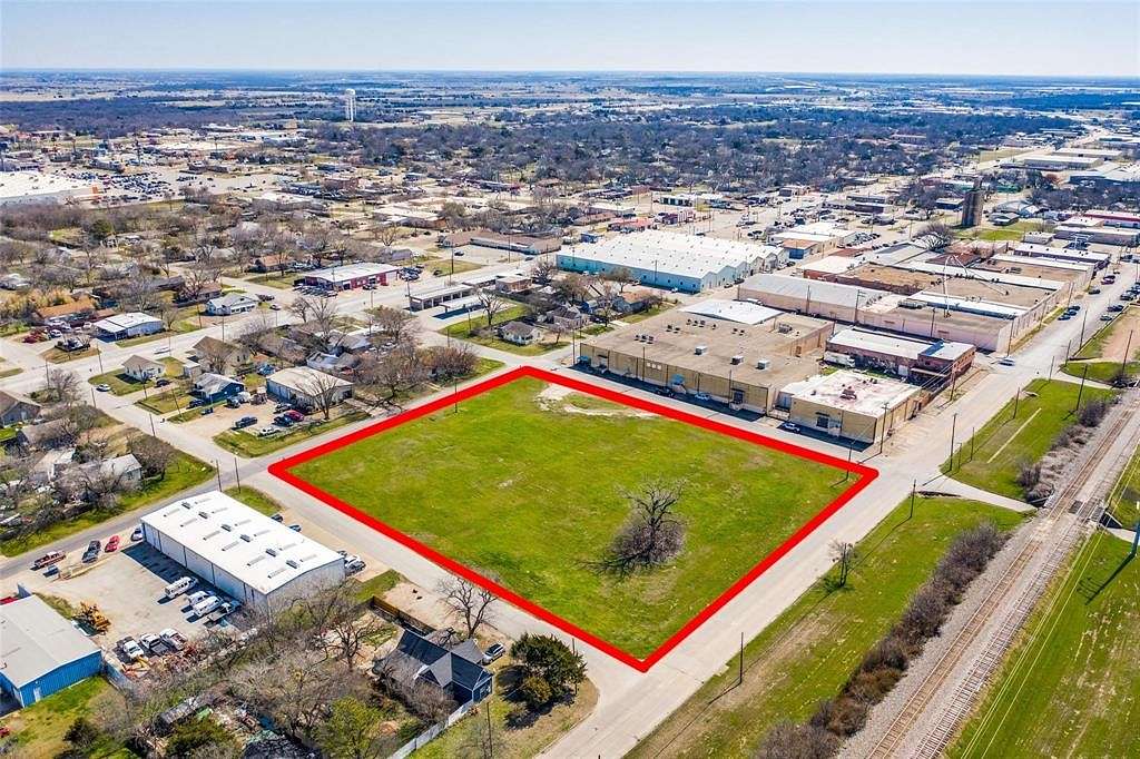 1.7 Acres of Commercial Land for Sale in Ennis, Texas