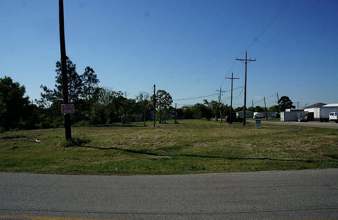 0.35 Acres of Land for Sale in Anahuac, Texas