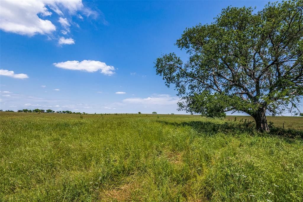 5 Acres of Residential Land for Sale in Valley View, Texas