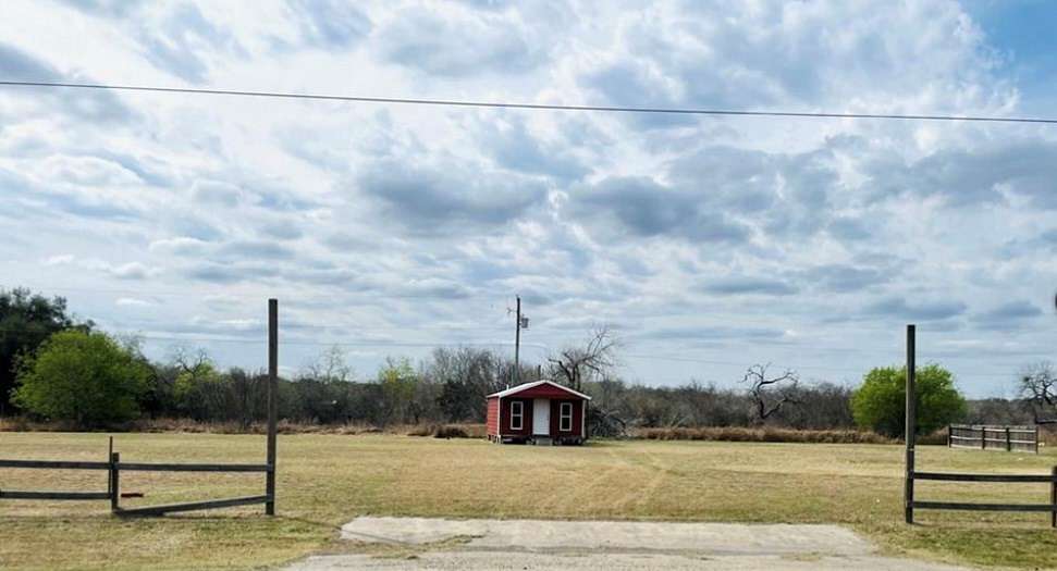 0.64 Acres of Mixed-Use Land for Sale in Beeville, Texas