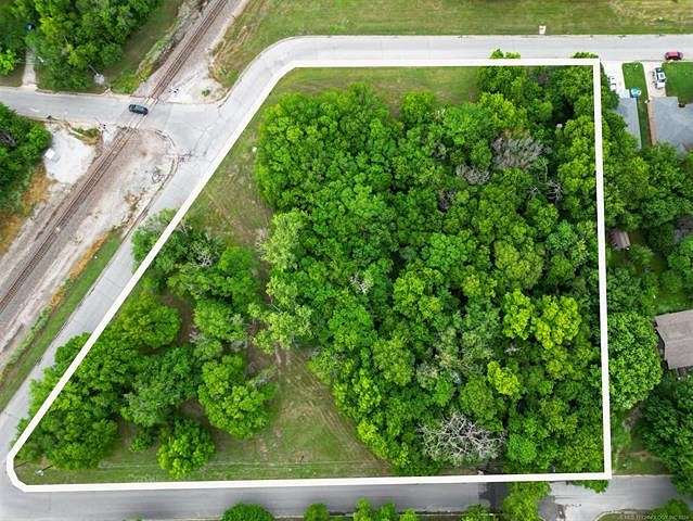 2.1 Acres of Residential Land for Sale in Ardmore, Oklahoma