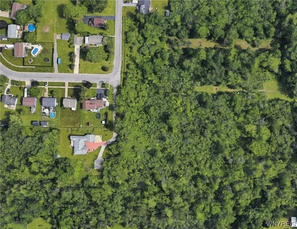 7 Acres of Residential Land for Sale in Hamburg, New York