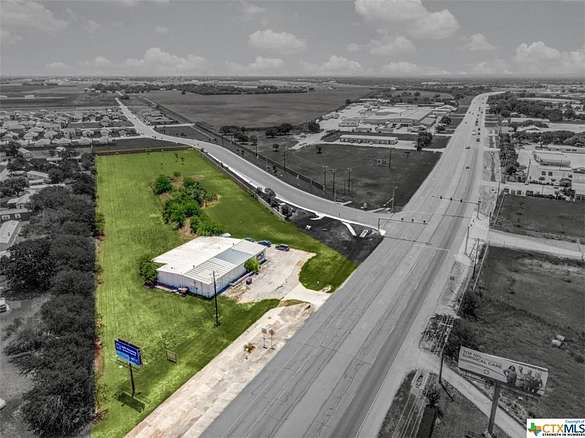 4.4 Acres of Improved Commercial Land for Sale in Seguin, Texas