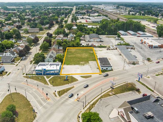 0.91 Acres of Improved Commercial Land for Sale in Manitowoc, Wisconsin