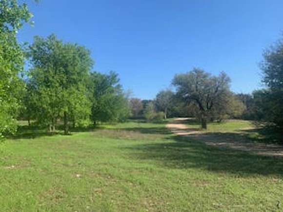34 Acres of Improved Recreational Land & Farm for Sale in Hamilton, Texas