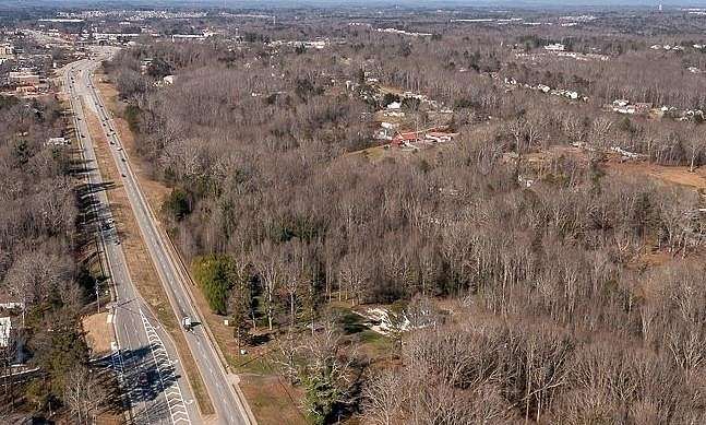 3.6 Acres of Improved Commercial Land for Sale in Flowery Branch, Georgia