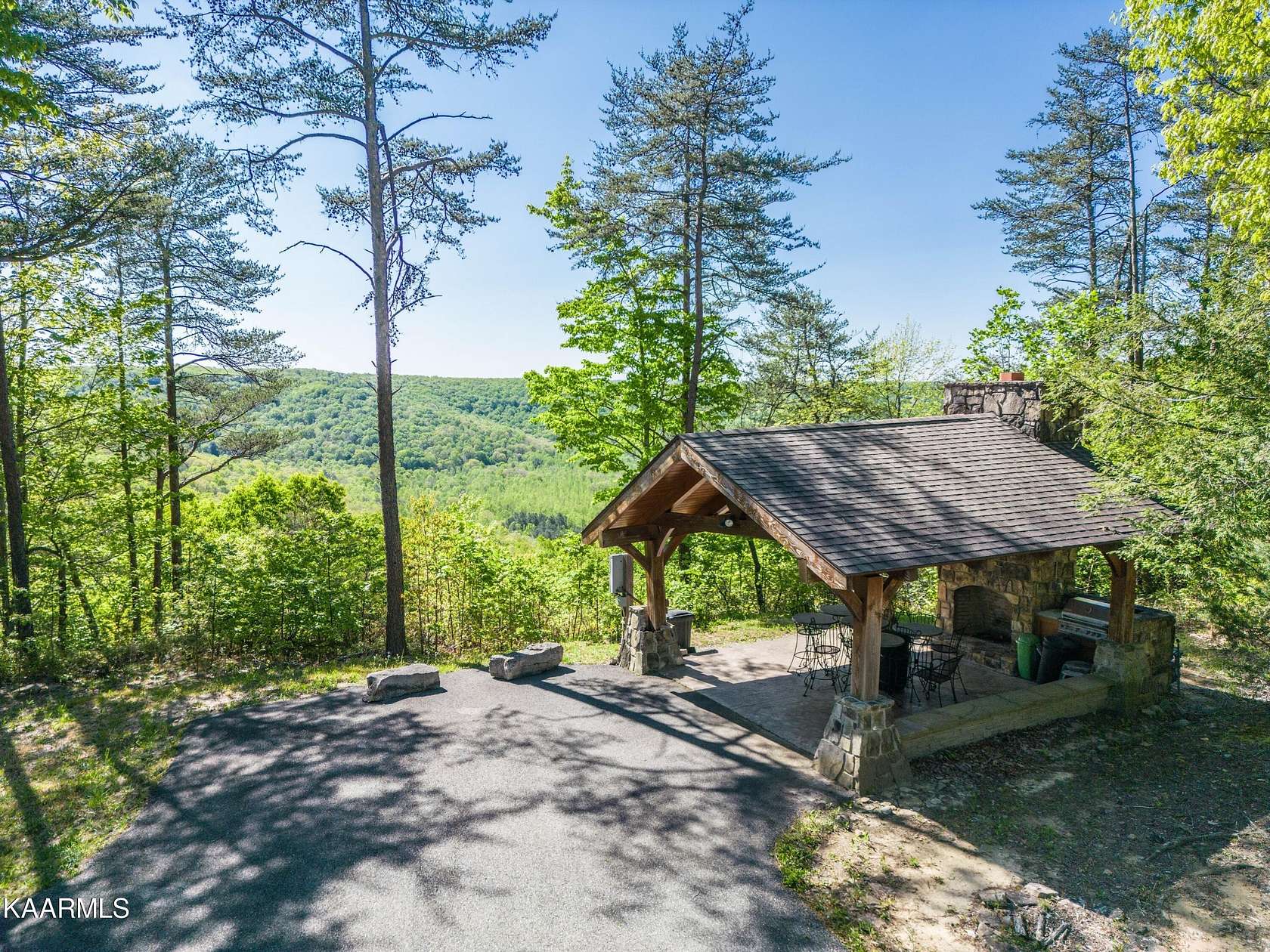 1.25 Acres of Land for Sale in Monterey, Tennessee