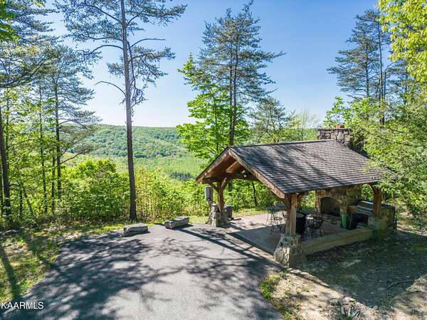 1 Acre of Land for Sale in Monterey, Tennessee