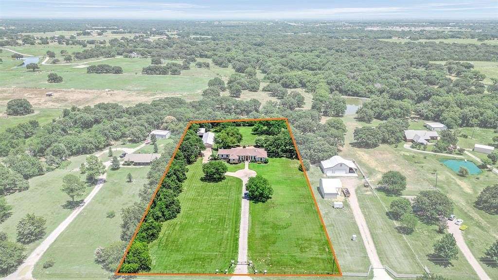 3.7 Acres of Residential Land with Home for Sale in Whitesboro, Texas