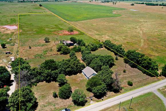 9.5 Acres of Land with Home for Sale in Duncan, Oklahoma