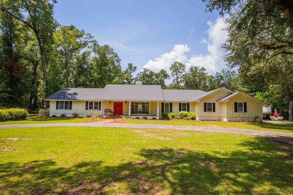 2 Acres of Residential Land with Home for Sale in Bainbridge, Georgia