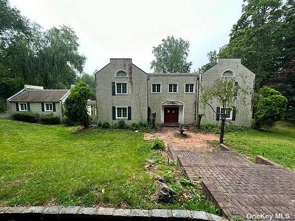 3 Acres of Residential Land with Home for Sale in Centre Island, New York