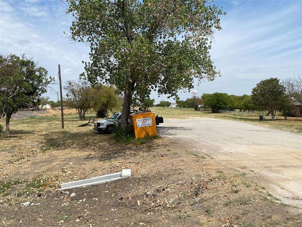 5 Acres of Improved Commercial Land for Sale in Ponder, Texas