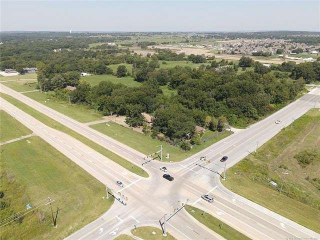 6.6 Acres of Improved Commercial Land for Sale in Bixby, Oklahoma