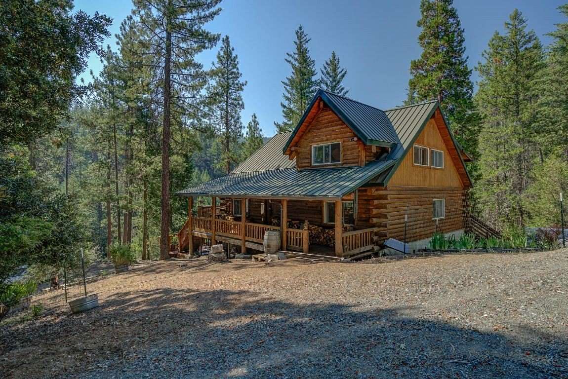60 Acres of Recreational Land with Home for Sale in Yreka, California