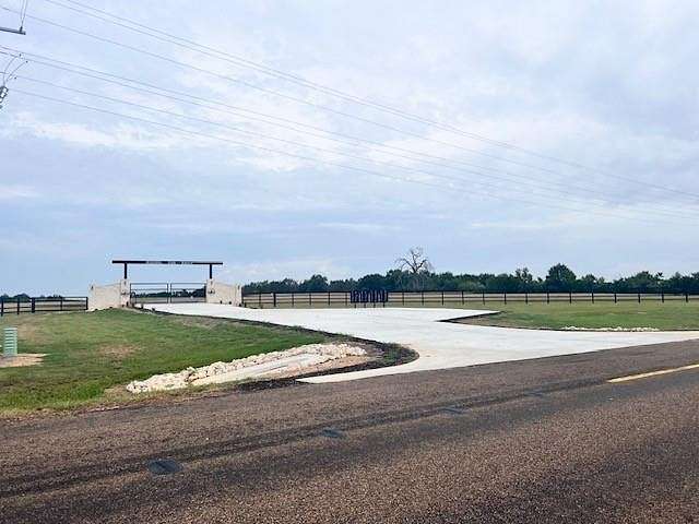 7.3 Acres of Land for Sale in Fairfield, Texas