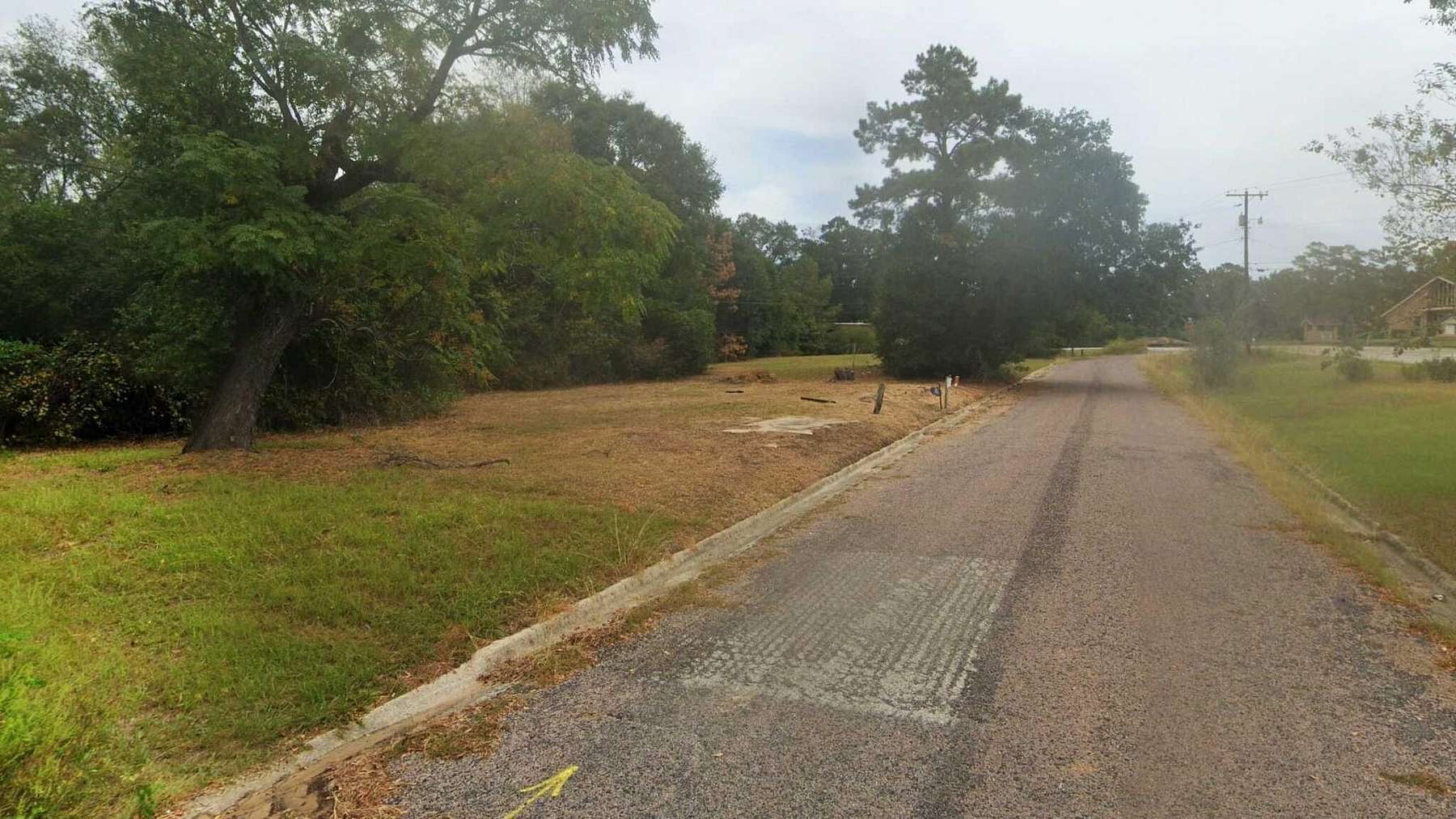 0.94 Acres of Residential Land for Sale in Jasper, Texas