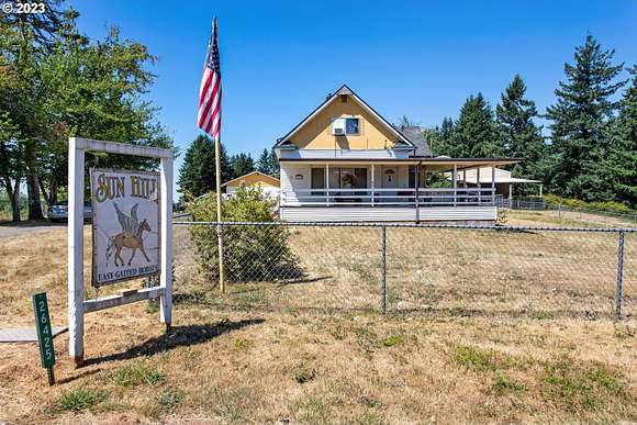 10.1 Acres of Land with Home for Sale in Estacada, Oregon