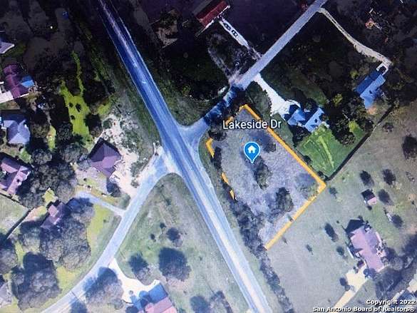 1 Acre of Residential Land for Sale in McQueeney, Texas