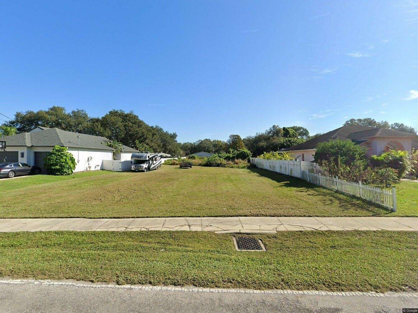 0.52 Acres of Land for Sale in Tampa, Florida