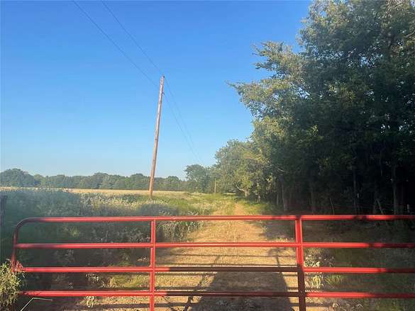 28 Acres of Recreational Land & Farm for Sale in Lamasco, Texas