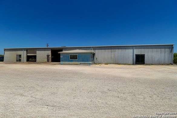 14 Acres of Improved Mixed-Use Land for Sale in Karnes City, Texas